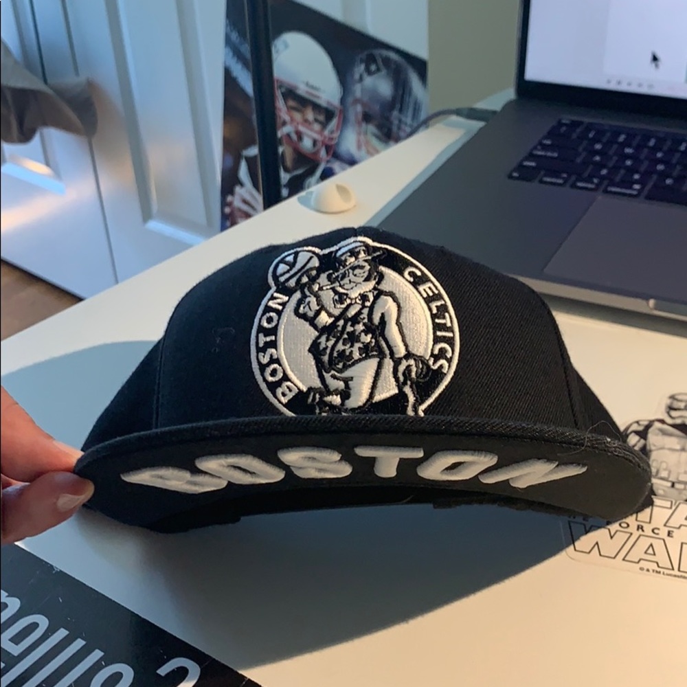 Mitchell & Ness Boston Celtics Flat Hat